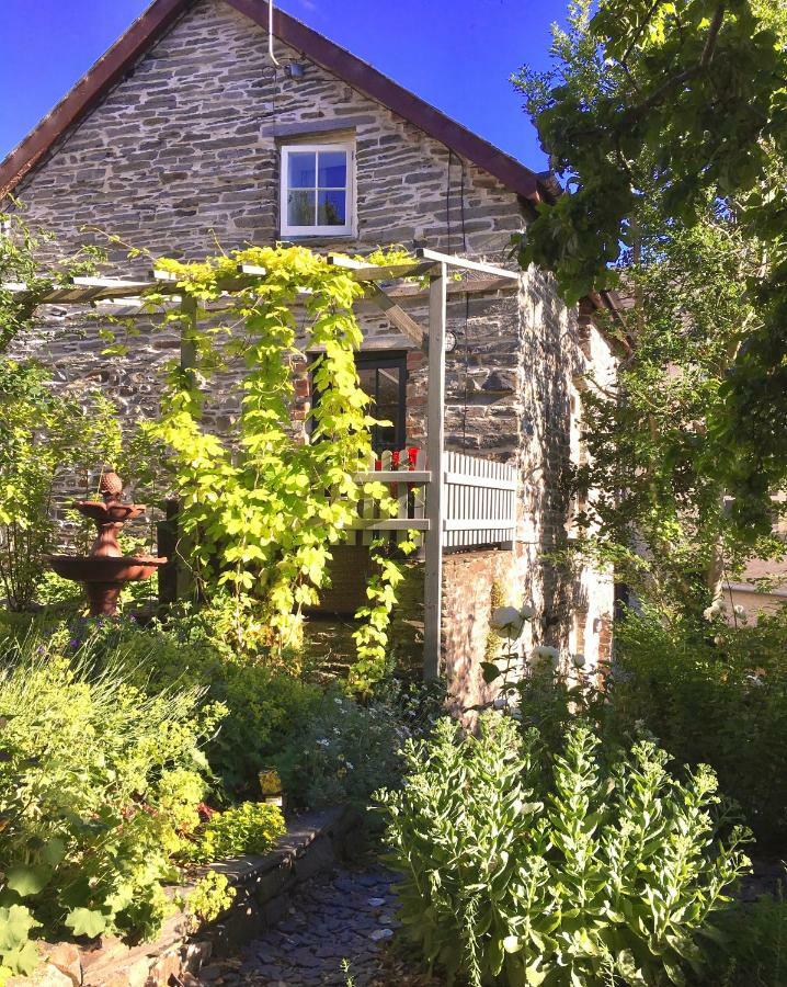 The Attic Apartment, Quay Street Studios Cardigan Esterno foto