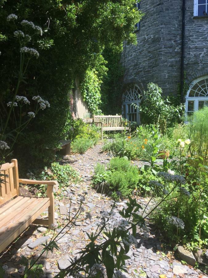 The Attic Apartment, Quay Street Studios Cardigan Esterno foto